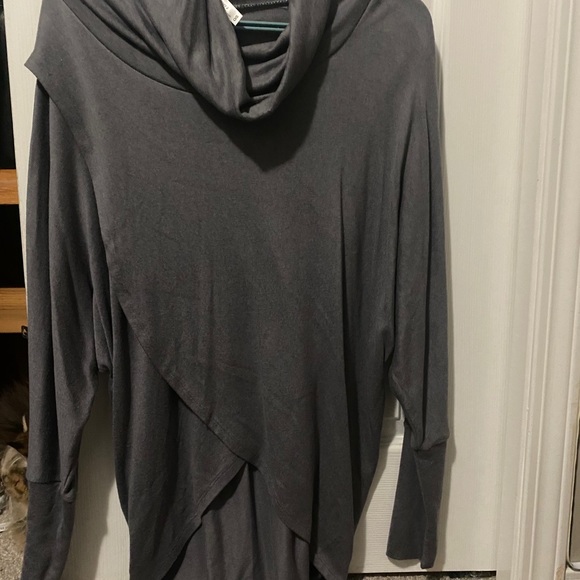 Women’s tops - Picture 8 of 9